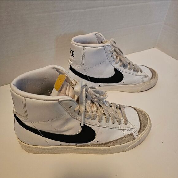 Nike leather hi top sneakers size 6. White with black swish - Picture 3 of 10
